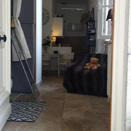 Flat Down Town 아파트 디종