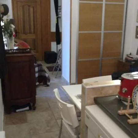 Flat Down Town 아파트 디종